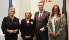 La ministra de Agricultura Cecilia López y representantes de la Sociedad Alemana para la Cooperación Internacional (GIZ)