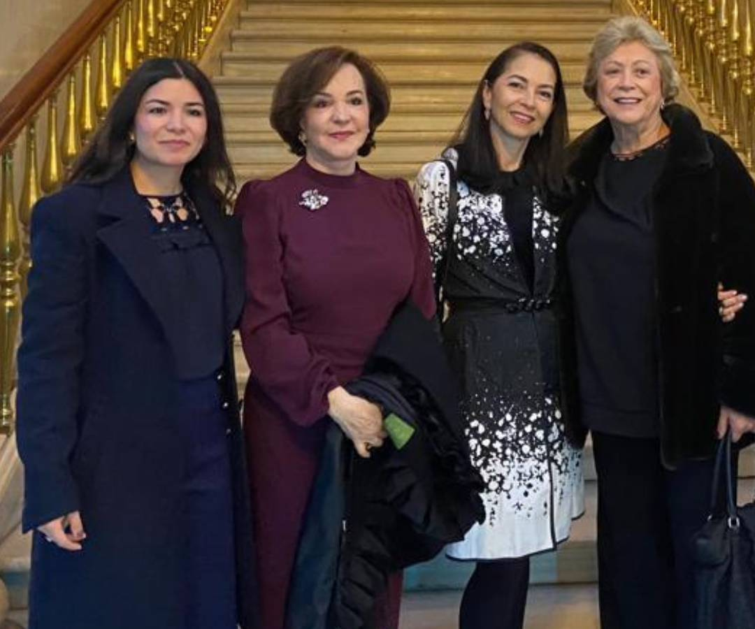 Viviana Araque, presidenta ejecutiva Bancamía; Margarita Correa, presidenta junta directiva Bancamía; María Victoria Navarro, junta directiva Bancamía; y Margarita Fernández, presidenta junta directiva de Medellín.