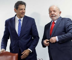 El ministro de Finanzas de Brasil, Fernando Haddad junto al presidente de ese país, Luiz Inacio Lula da Silva. Foto: Reuters