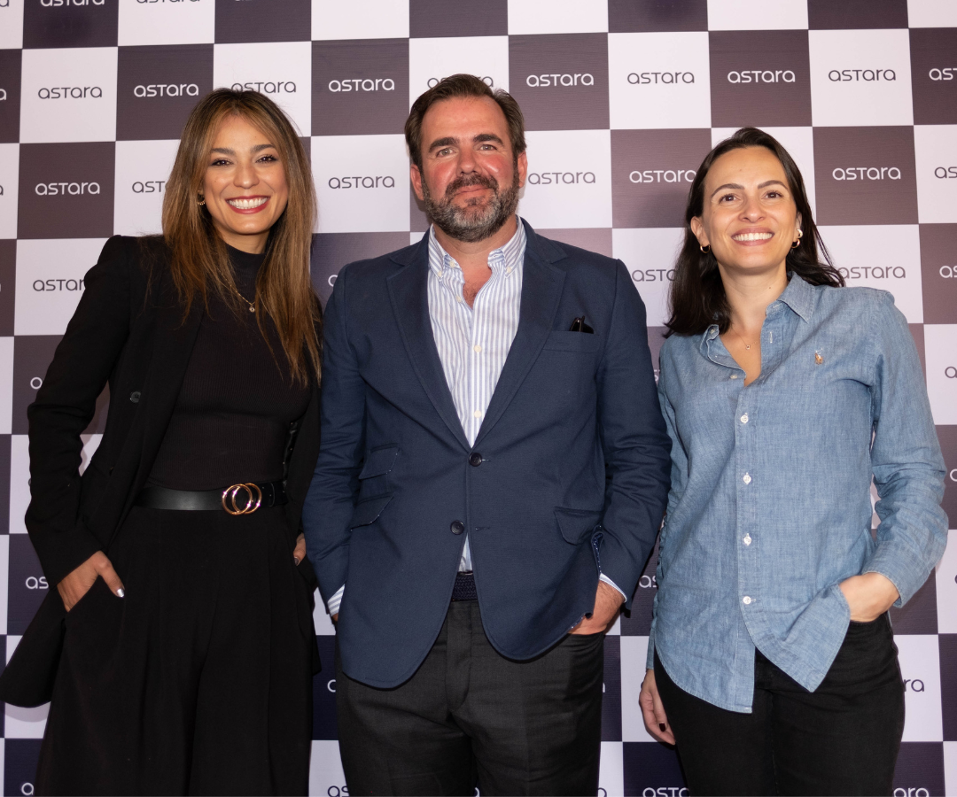 Alexandra Santos; Luis Torres, dir. general de Hyundai; Jessica Rossini dos Passos, gte. comercial sr. para Hyundai Colombia.