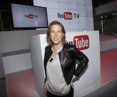 Susan Wojcicki, viene de promover la estrategia de la plataforma para repuntar los ingresos por publicidad. Foto: Patrick T. Fallon/Bloomberg