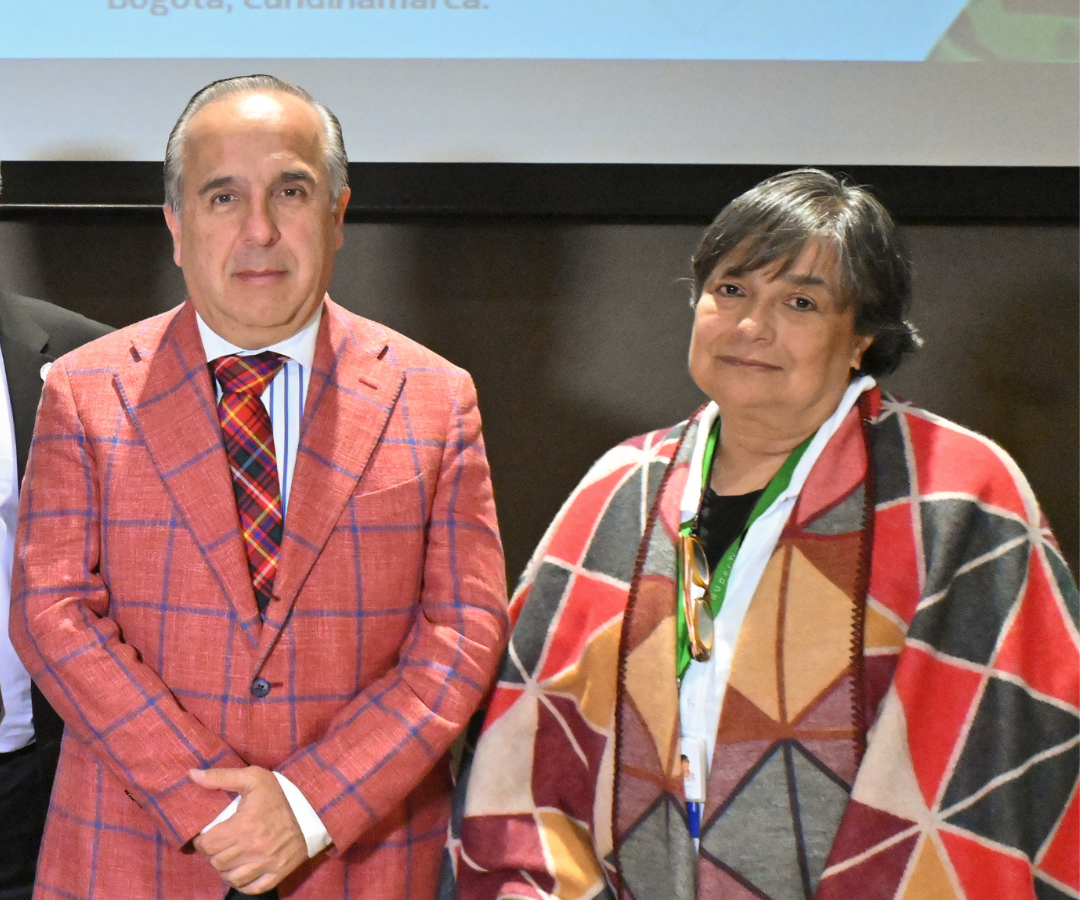Guillermo Reyes, ministro de Transporte, junto con Ayda Lucy Ospina Arias, superintendente de Transporte.