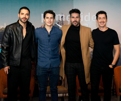 Los actores Sebastián Carvajal, Simón Elías, Juan Pablo Urrego y Bryan Moreno en el lanzamiento de “Manes”.