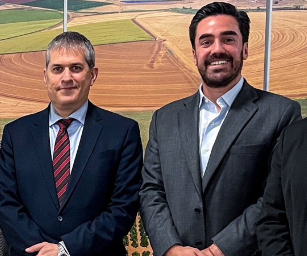 El embajador de Israel en Colombia, Gali Dagan, hizo parte de la reunión con Gabriel Santos, presidente de Colombia Fintech.