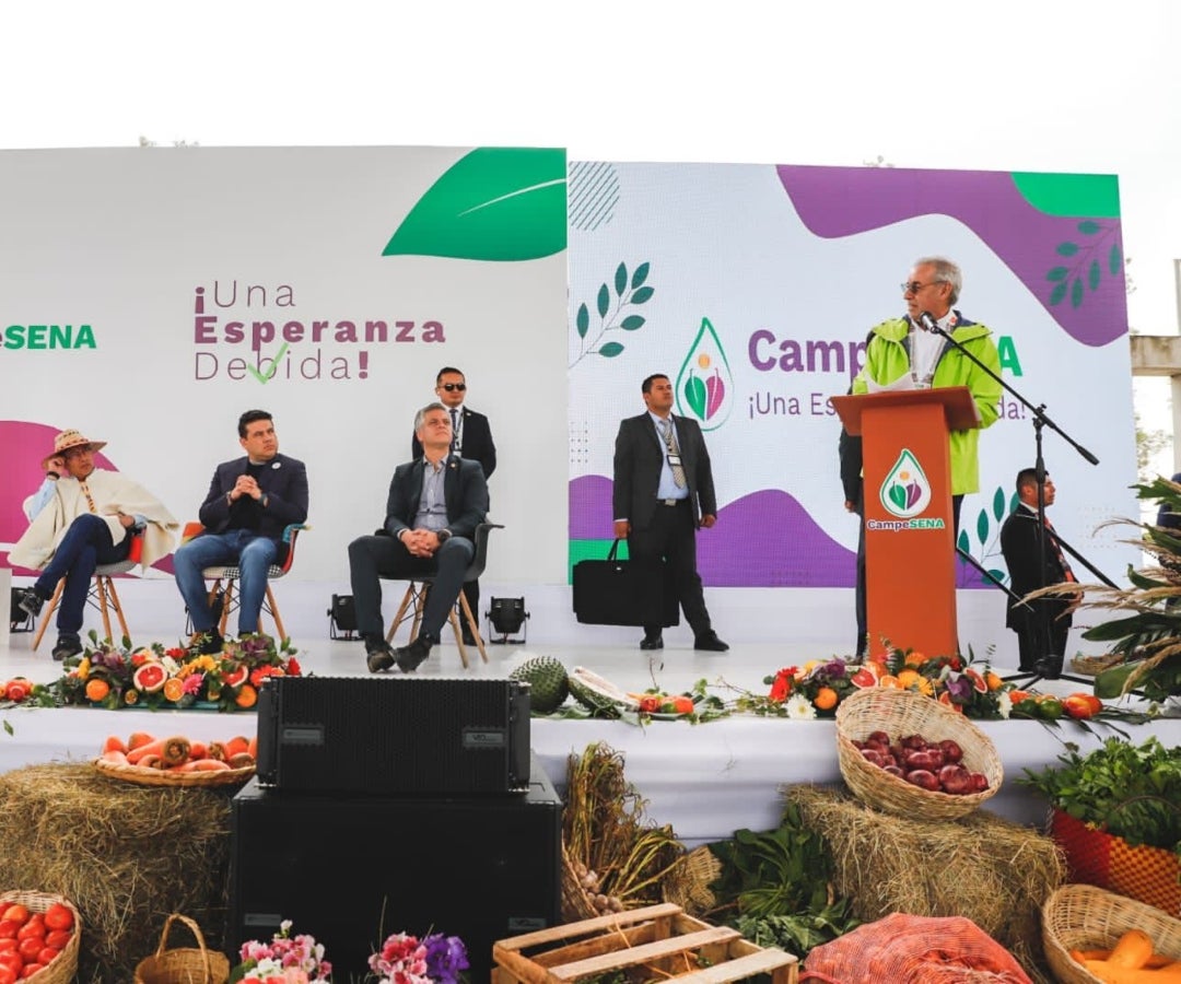 Gustavo Petro, presidente de La República; Nicolás García, gobernador de Cundinamarca; Gian Gerometta, alcalde de Mosquera; y Jorge Eduardo Londoño, director del Sena - Presidencia de la República