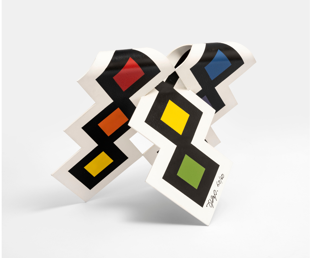 “Arco iris”, 2008 por Ómar Rayo. Acero. Ejemplar 60 de 60. Se mueve entre los $10 millones y los $20 millones.