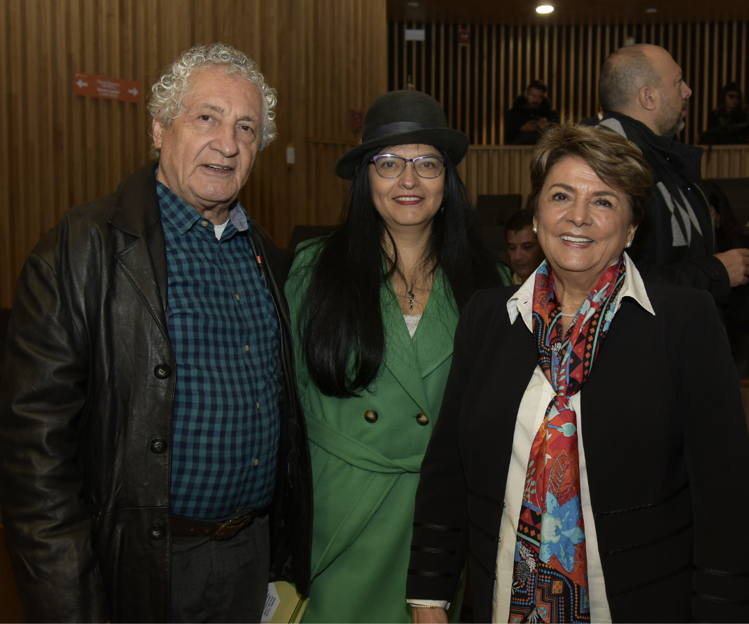 Alfonso Manrique, Marcela Sánchez y Dolly Montoya, rectora de la Universidad Nacional.