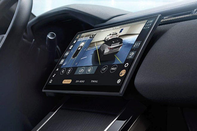 . Desde la nueva pantalla táctil de 11,4 pulgadas con cristal curvado integrada en la consola central se controla las funciones más importantes del coche.