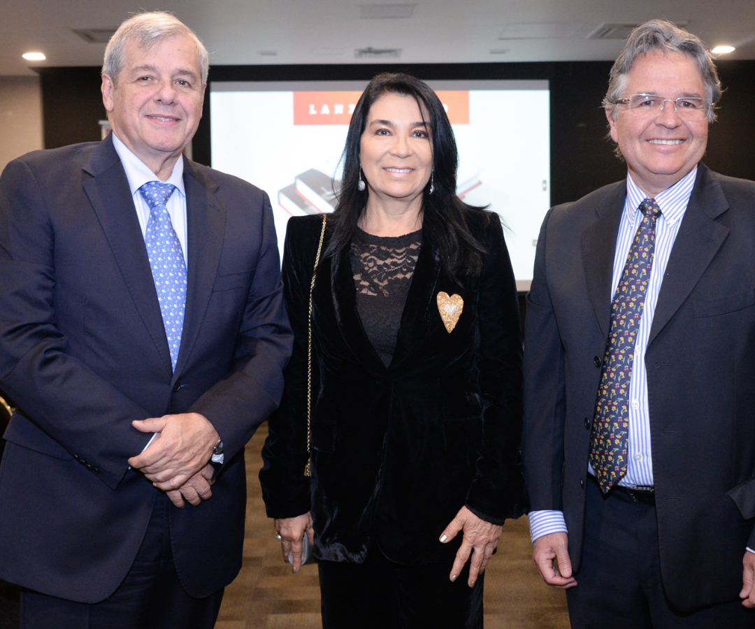 Roberto Janiot, María Victoria López y Carlos Riascos asistieron al lanzamiento en El Nogal.