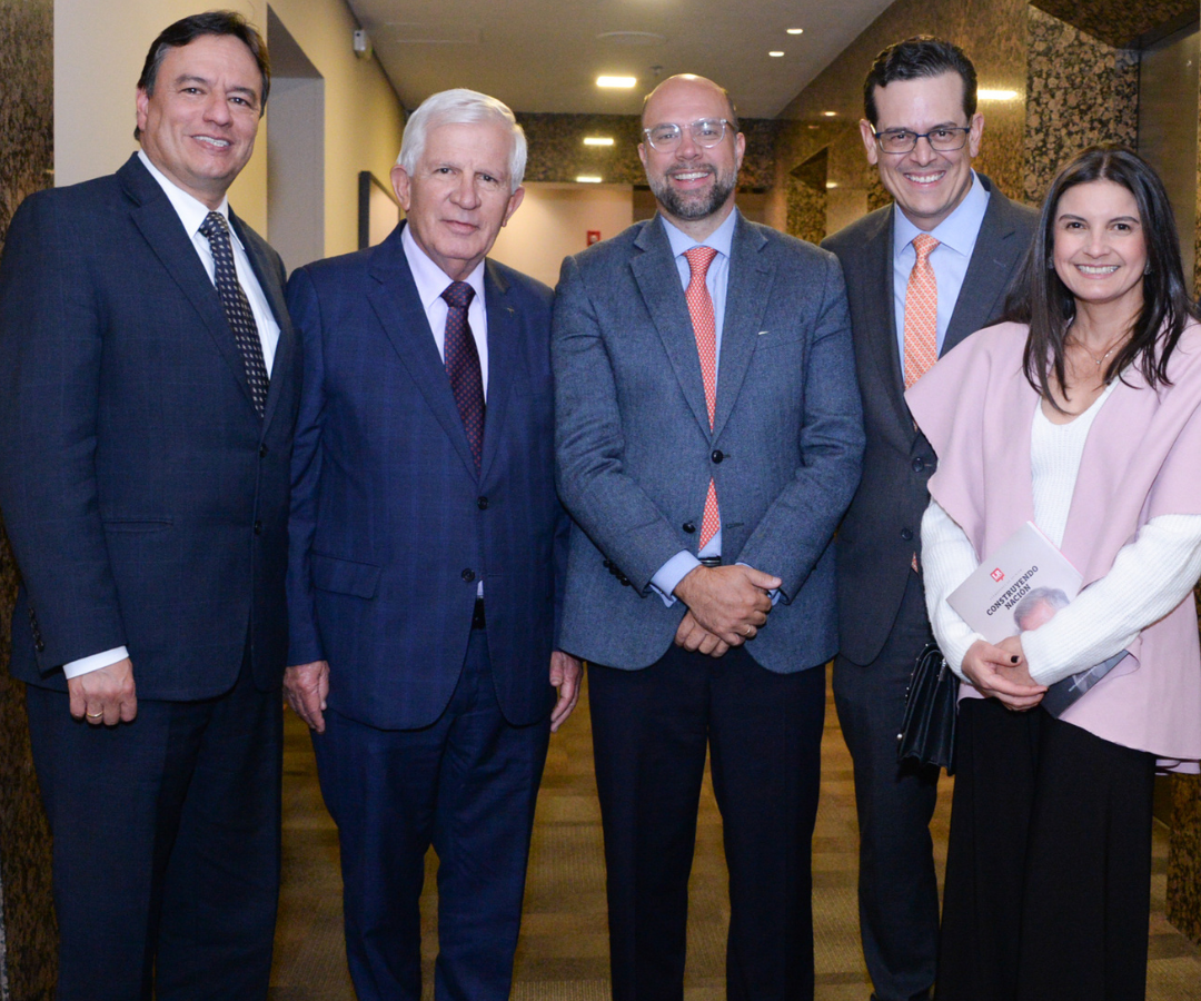 Édgar Munevar, Jorge Humberto Peláez, Rodrigo Pombo, José Fernando Maestre y Sara Helena Trujillo en el lanzamiento.