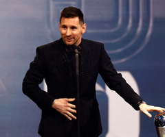 El jugador argentino Lionel Messi, fue el ganador para el premio The Best a mejor jugador 2023, superando a sus contrincantes. Los premios se entregaron en París, y pretendían reconocer a los mejores jugadores de la temporada pasada. "Quiero agradecer a mis compañeros, a Scaloni,