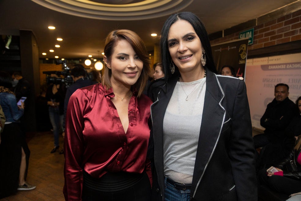 Estefanía Gómez y Marcela Posada. Foto: Arturo Rodríguez/Teatro Libre