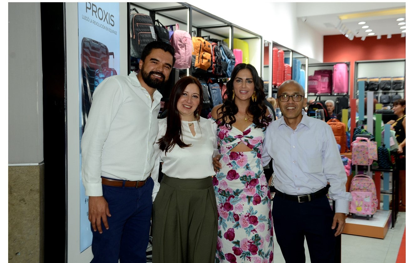 Efrain Henao, Sandra Zuleta, Rosine Dallos, Country Manager de Samsonite en Colombia, y Carlos Lazo