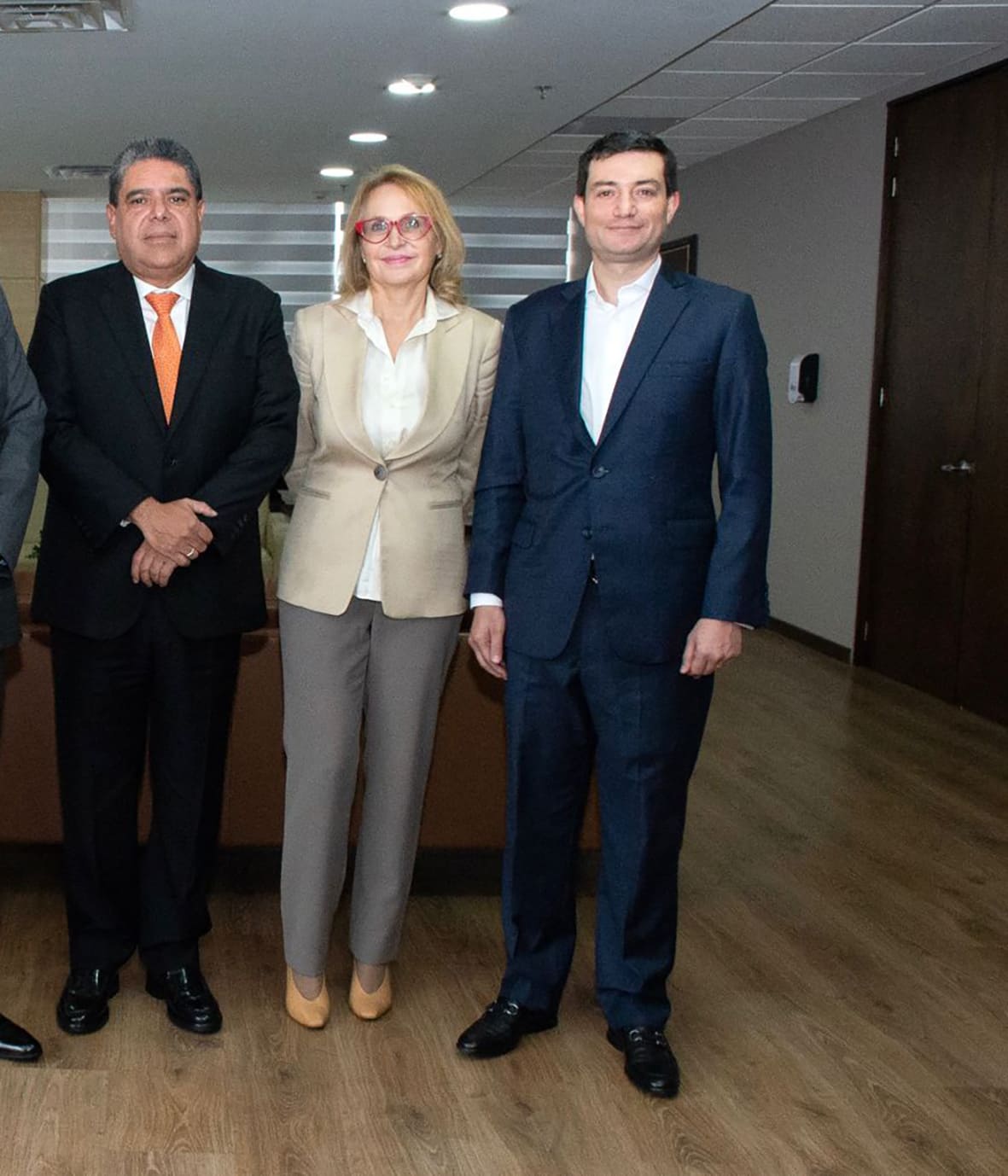 Carlos Hernán Rodríguez, contralor general; Sandra Morelli, excontralora general; y Felipe Córdoba Larrarte, excontralor general