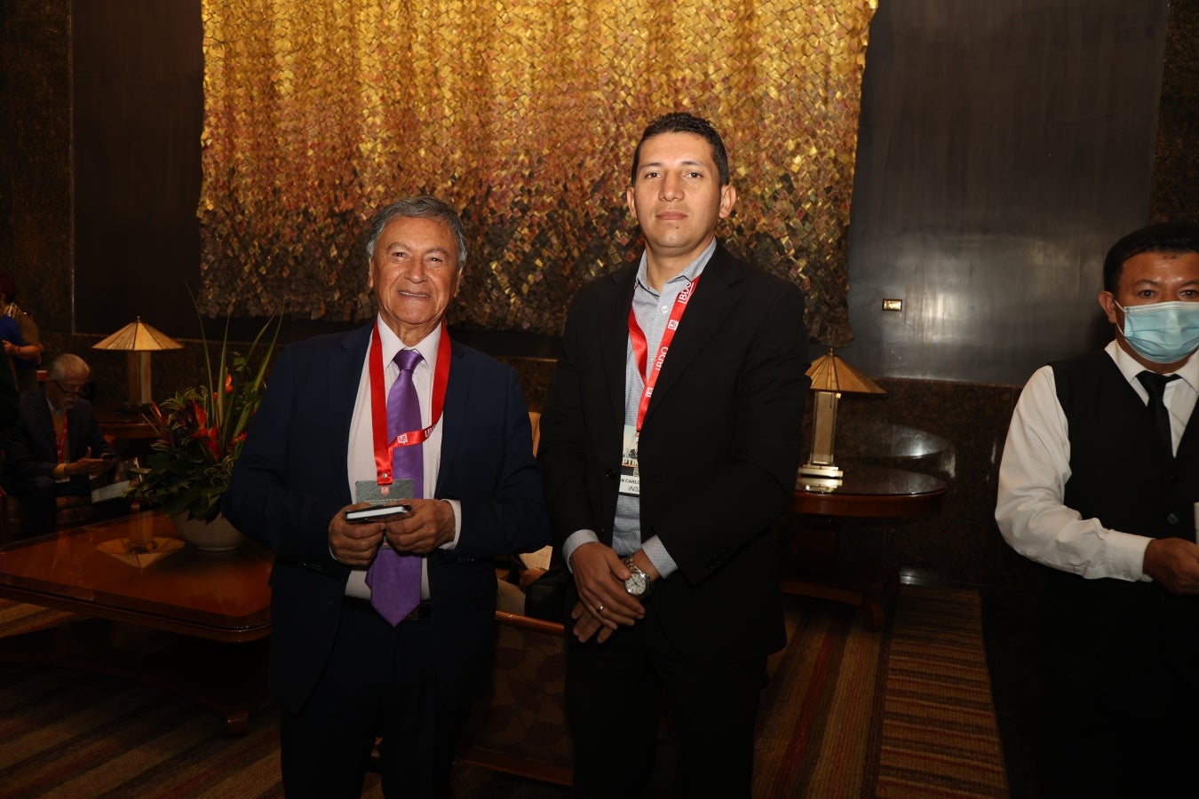 Roberto Sánchez Castillo, gerente general de Comercialización, y Juan Carlos Casas, de Insa Ingeniería.