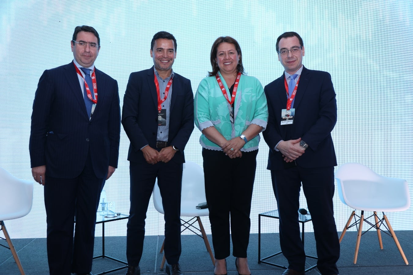 Faihan Alfayez, vpte. Asuntos Corporativos de Wom; Saulo Spaolanse, pte. Región Andina de Schneider Electric; la exministra María Ximena Lombana; y Felipe Camargo, director de GreenYellow.