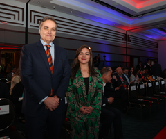 El gerente general de La República, Sergio Quijano Llano, en compañía de la ministra de las TIC, Sandra Milena Urrutia, quien fue la encargada de dar la conferencia inicial del evento.