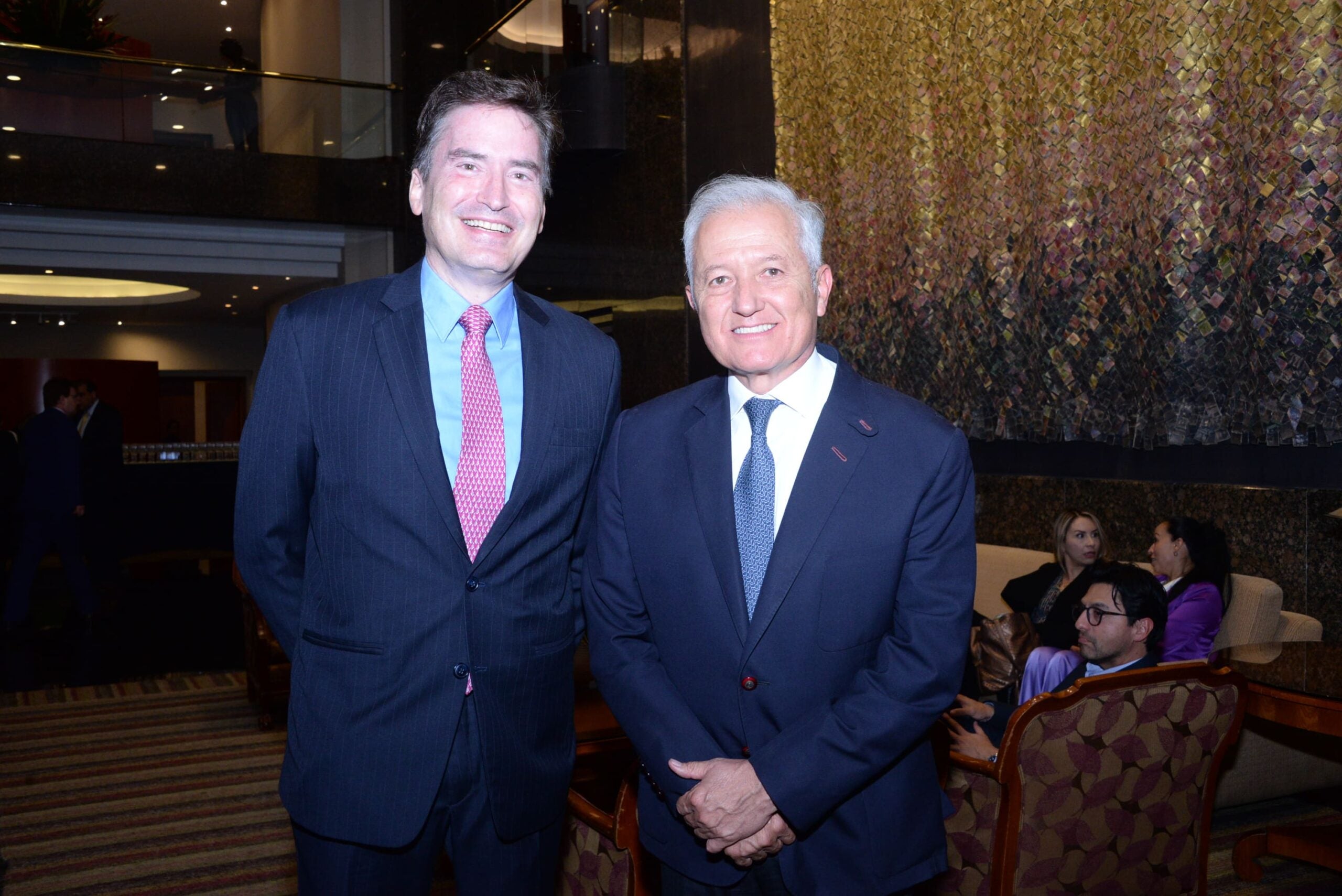 Santiago Castro y Sergio Mutis Caballero, columnistas del diario La República