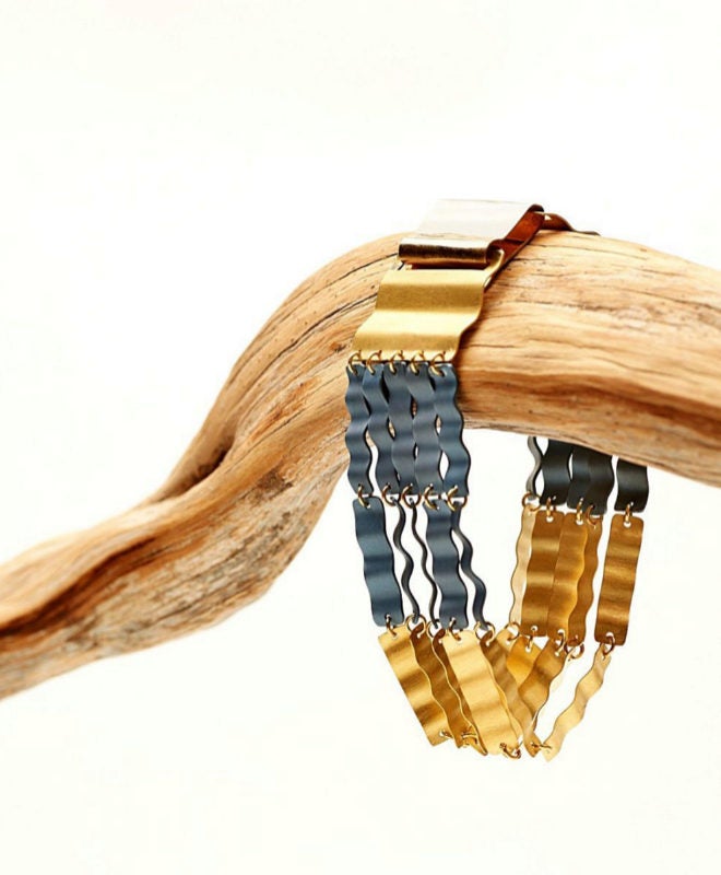 Brazalete de Enric Majoral, uno de los diseñadores de joyas de autor más reconocido