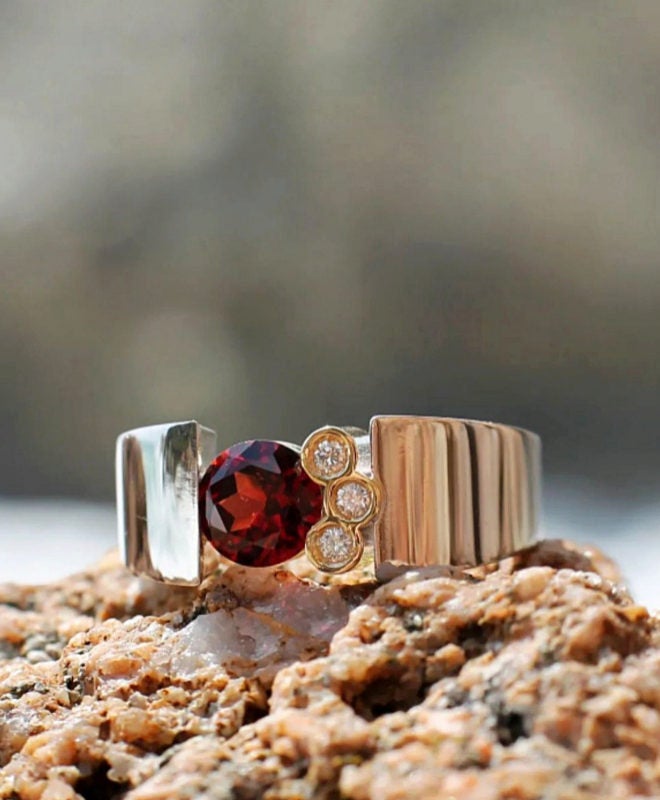 Sortija de Ernest Maresma, uno de los diseñadores de joyas más reconocidos