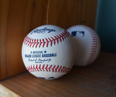 El béisbol comenzará con MLB preocupado por que la emisora ​​en bancarrota no pague