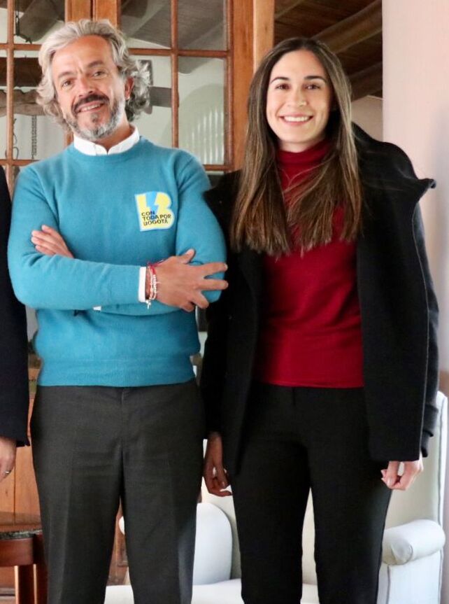 Juan Daniel Oviedo; precandidato a la alcaldía de Bogotá y Luisa M. Lozano, directora del programa de Ciencias Políticas