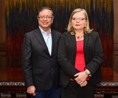 Gustavo Petro, presidente de la República, y Astrid Cáceres, directora del Icbf