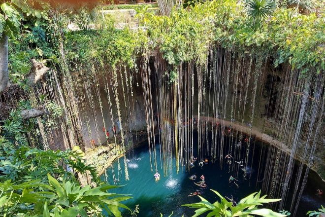 Cenote Ik Kil, México