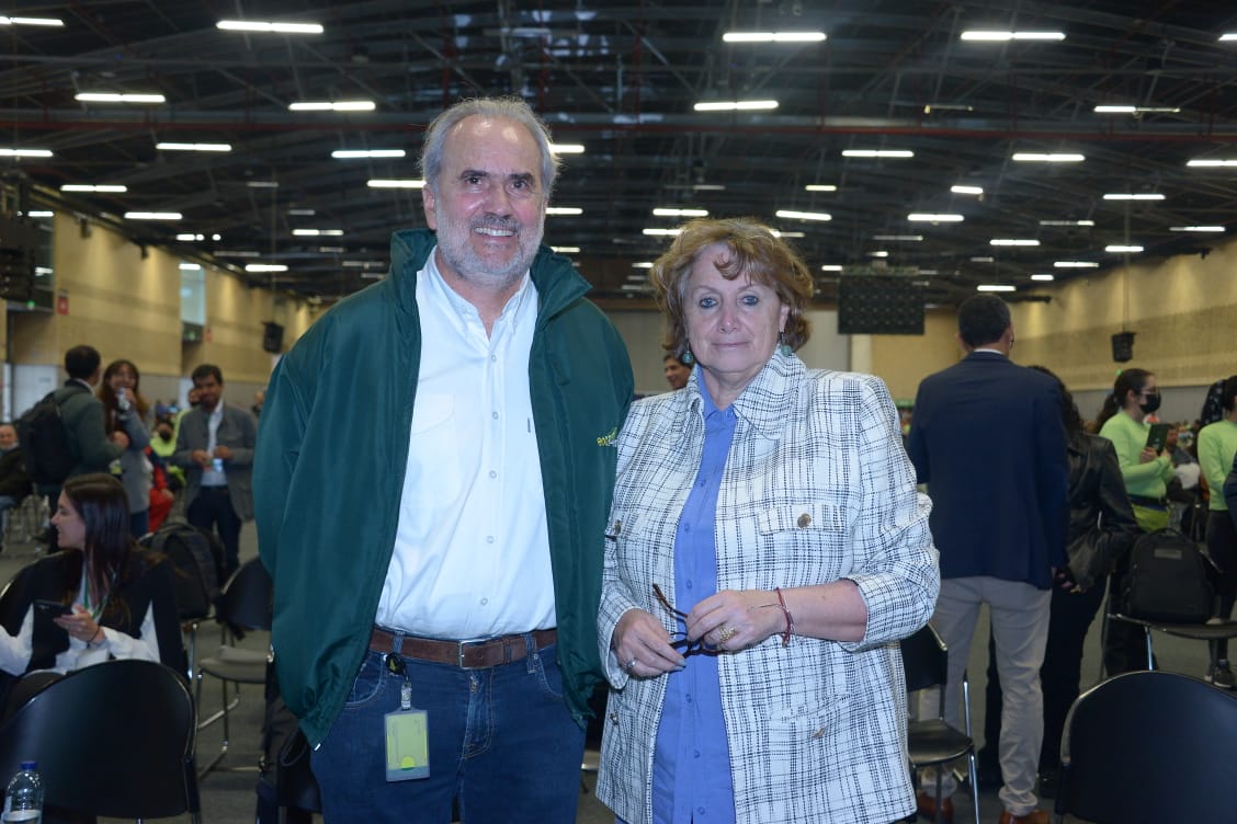 Alejandro Arango, vicepresidente de talento humano de Ecopetrol, y Mónica de Greiff, miembro de la Junta Directiva de la compañía