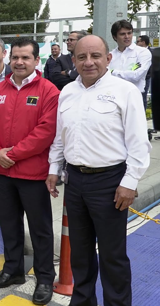 Orlando Santiago, gerente de Transmilenio, y Héctor Manosalva, presidente de Cenit