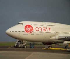 El avión de lanzamiento 'Cosmic Girl' un Boeing 747, operado por Virgin Orbit Holdings. Foto: Bloomberg