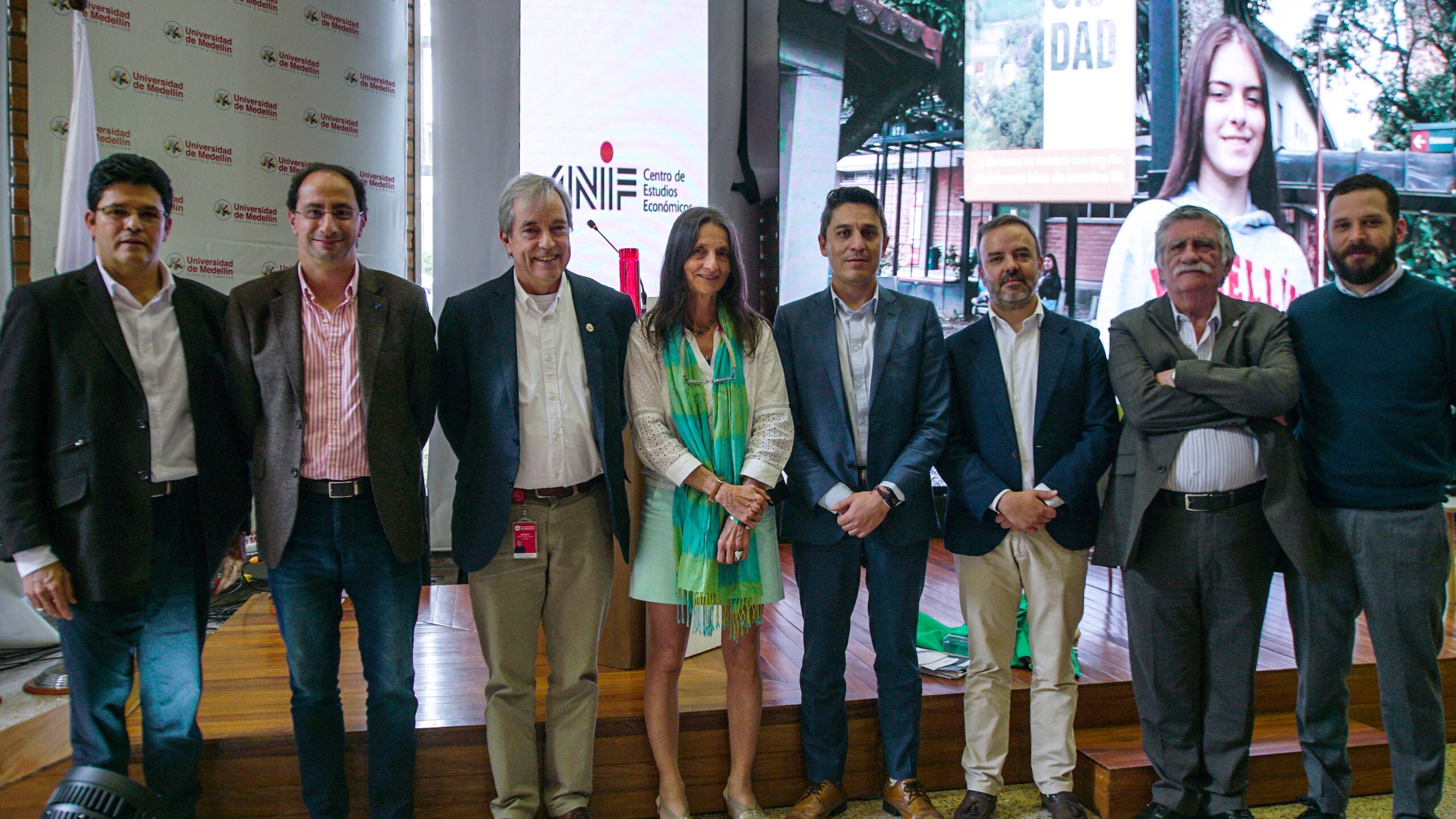 Carlos Medina, gerente seccional Medellín del BanRep; José M. Restrepo, rector de la Universidad EIA; Mauricio Perfetti, de CEA de la Universidad de Medellín, y Clara I. Restrepo, consejera del CNP; Juan M. Gallego, subdirector general de Prospectiva y Desarrollo Nacional del DNP; Carlos Sepúlveda, coordinador del PND; Jesús Botero, vicerrector de Extensión de la U. de Antioquia, y Anwar Rodríguez, Vicepresidente de Anif