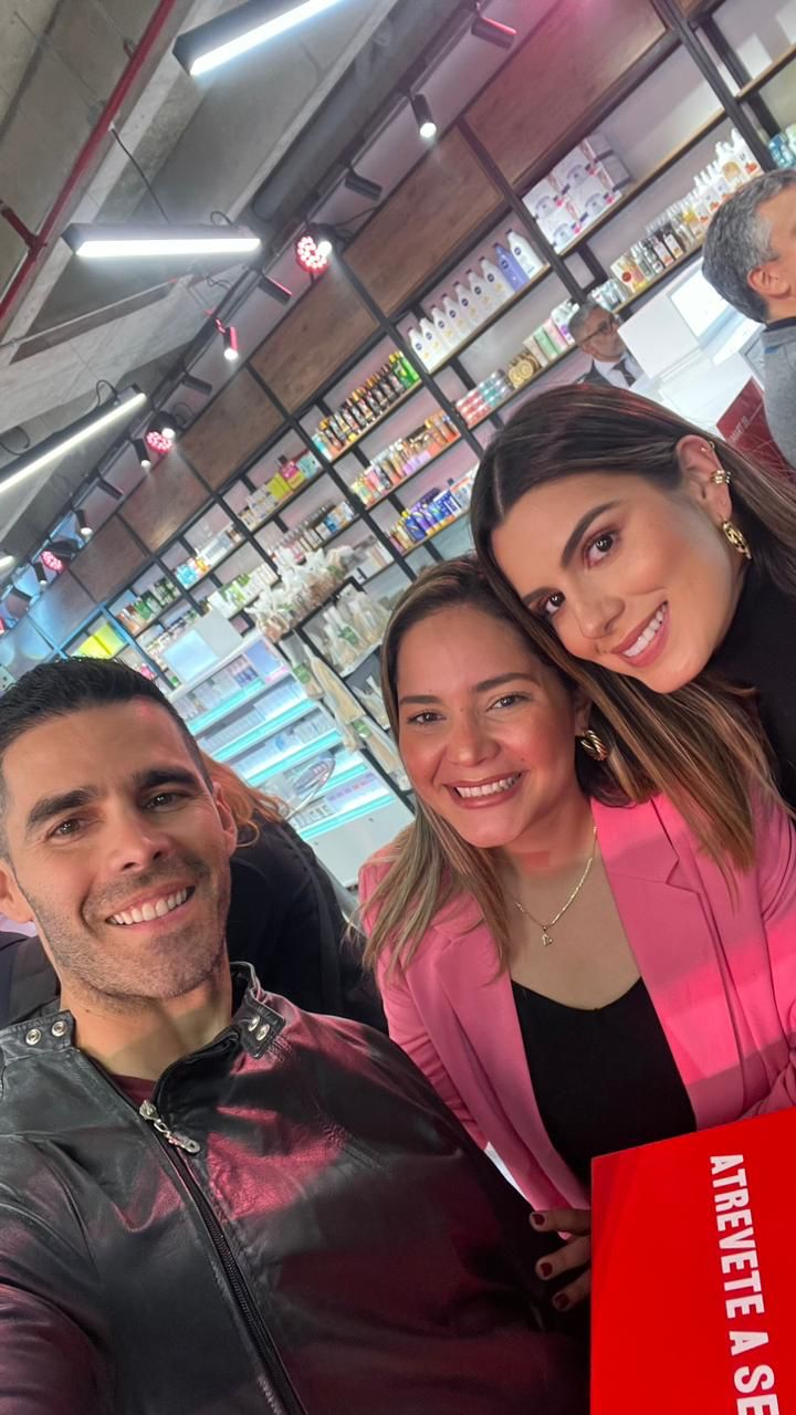 Pedro José Pallares, actor, productor y presentador; Isabel Cancino, directora de mercadeo Krika; y Lucía Aldana, presentadora