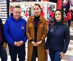 Jorge Pérez, personal shopper; Nubia González, de Corferias y Angélica Leguizamón, gerente del centro comercial Visto