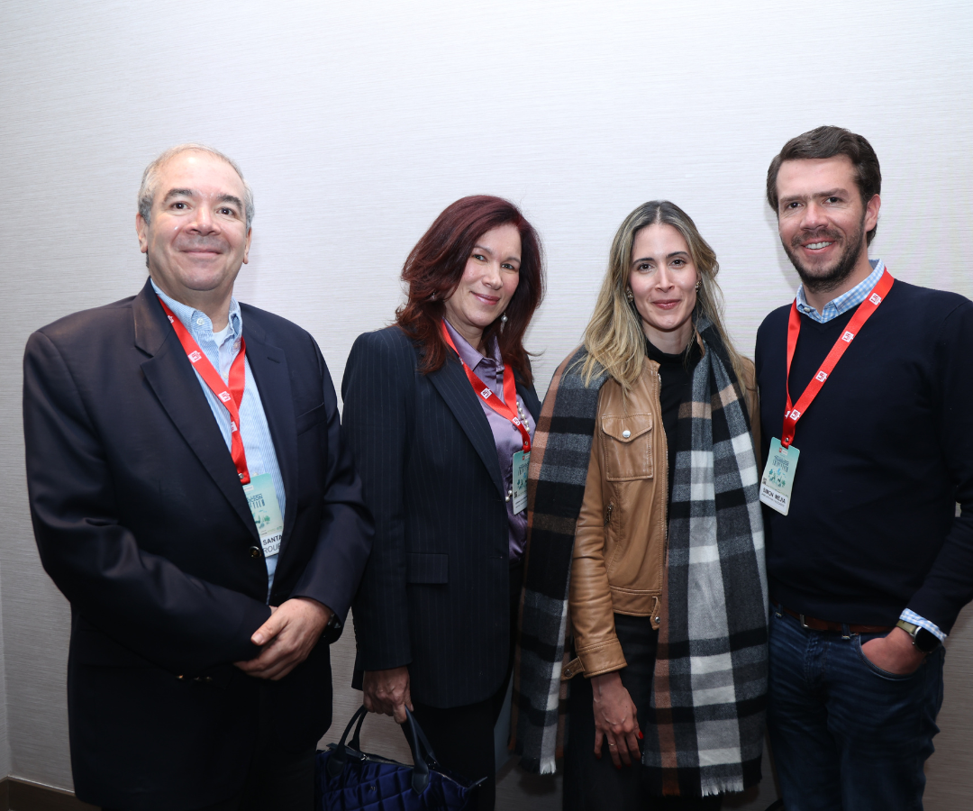 Ramiro Santa, pte. Sklc Group; Adriana Martínez Villegas, de Martínez, Córdoba y Abogados; Marcela Caicedo, coor. de Asuntos Jurídicos de la Andi; y Simón Mejía, subdirector de Gestión Energética en Jaime Arteaga & Asociados.