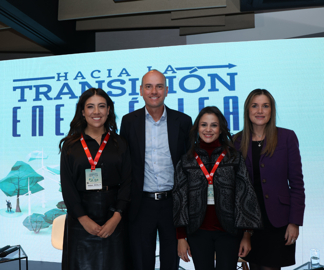 Karen Peralta, directora de la Cámara Hidrógeno Andi-Naturgas; José Ignacio López, dir. Investigaciones Económicas de Corficolombiana; Stella Murgas, presidente de Naturgas; y Mónica Conteras, presidente de TGI, del GEB.