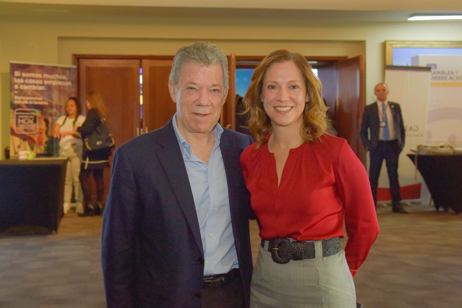El expresidente Juan Manuel Santo; y la presidenta de la AmCham, María Claudia Lacouture