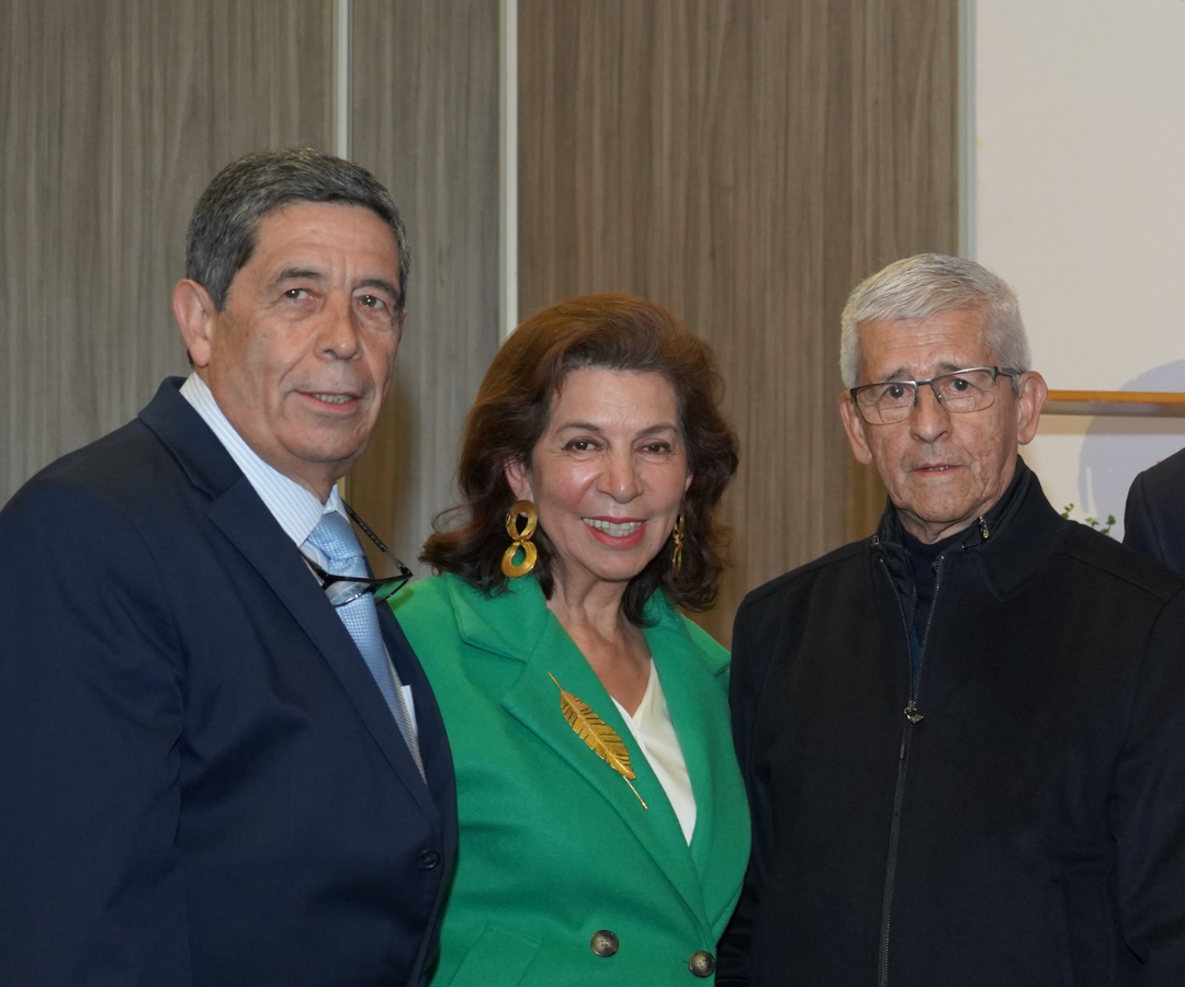 Manuel Cadena, médico; Mariela Vargas y Jairo Malaver, colegas de Nohora Hoyos en el evento.