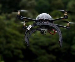 Drones volando un cultivo Drones volando un cultivo