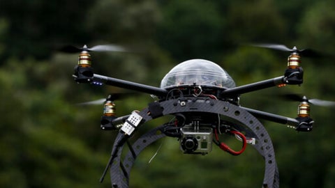 Drones volando un cultivo