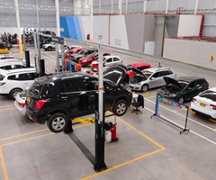 Kavak invirtió US$2,1 millones en un centro mecánico especializado de carros usados