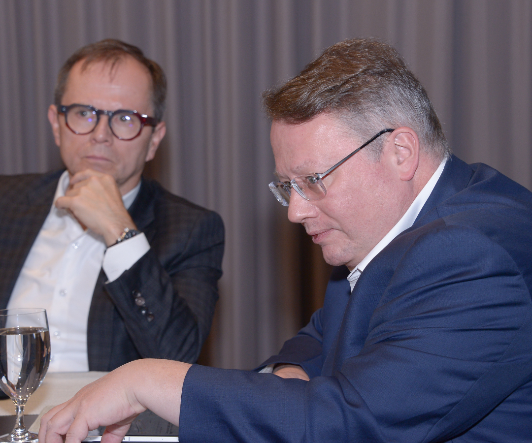 Juan Felipe Bedoya, gerente general de Porsche Colombia, y Alexander Seitz, executive chairman de Volkswagen Latinoamérica