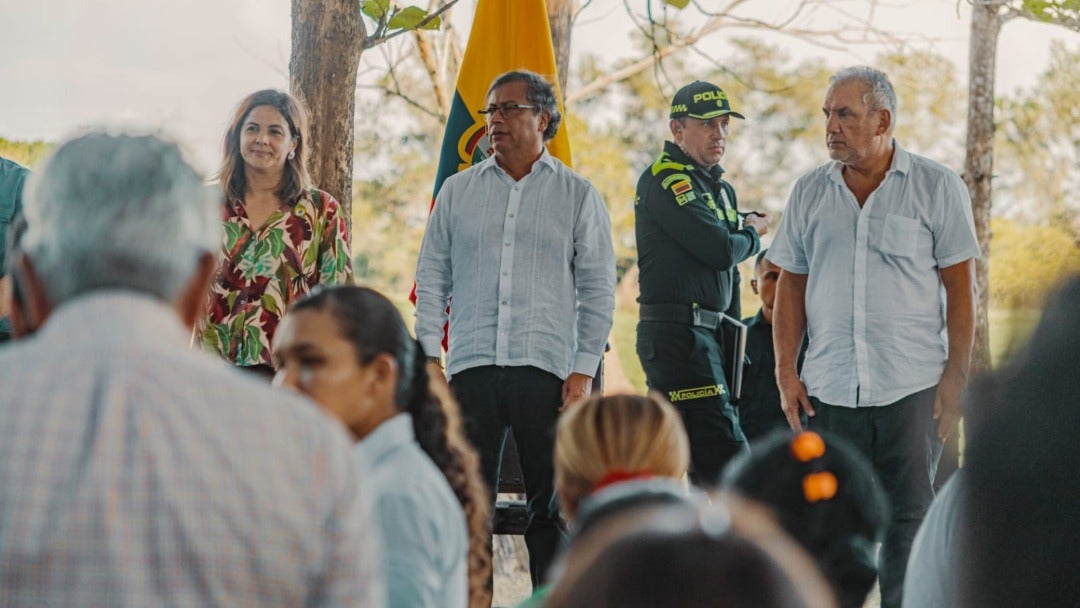 Jhenifer Mojica, ministra de Agricultura; Gustavo Petro, presidente de Colombia; y Gerardo Vega, director de la ANT