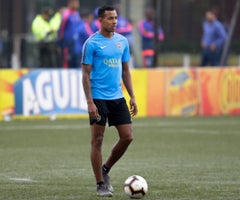 Futbolista colombiano Sebastián Villa LR