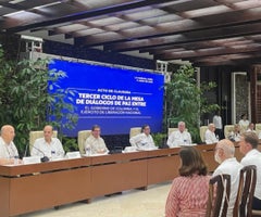 Firma del cese fuego con el ELN LR