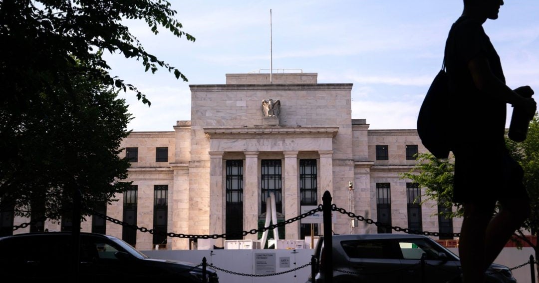 Los comerciantes de bonos intensifican las apuestas de que la Fed causará la recesión thumbnail