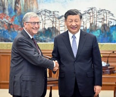 El fundador de Microsoft, Bill Gates y Xi Jinping, presidente de China. Foto: Bloomberg.