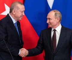 El presidente de Ucrania, Volodymyr Zelenskiy y Recep Tayyip Erdogan, presidente de Turquía. Foto: Reuters.