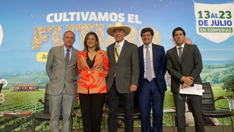 Álvaro Palacio, presidente de Asohofrucol; Jhenifer Mojica, ministra de Agricultura; Daniel Espinosa, presidente de Unaga; Andrés López Valderrama, presidente ejecutivo de Corferias, y Juan Fernando Roa, gerente (e) del ICA.