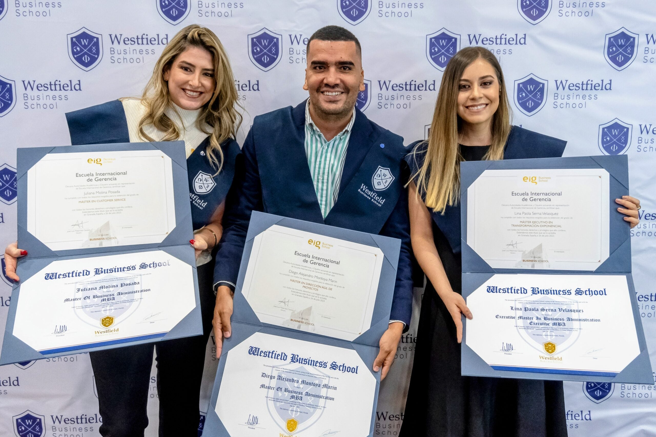 Juliana Molina, egresada de MBA con Corbeta_ Diego Montoya, egresado de MBA con Corbeta_ y Lina Paola Serna, egresada de Executive MBA con Konkretus SAS